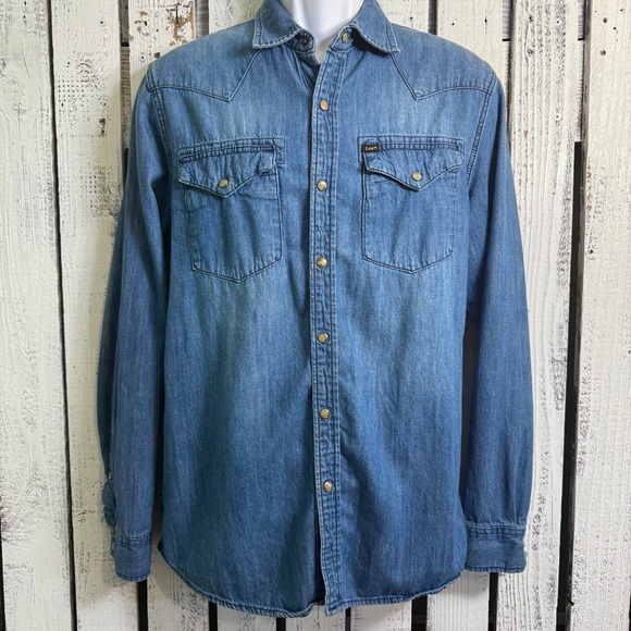 VTG Lee Denim Pearl Snap Shirt Mens Medium Regular Fit Blue Western Cowboy Rodeo - Picture 1 of 11